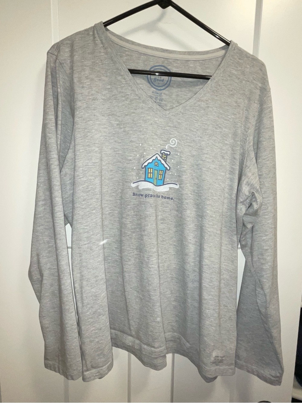 Life is Good Women's Gray Long-Sleeve Holiday V-Neck Top with Blue House Graphic